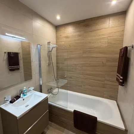 Apartament Varka - Modern Family Friendly And Accessible For *