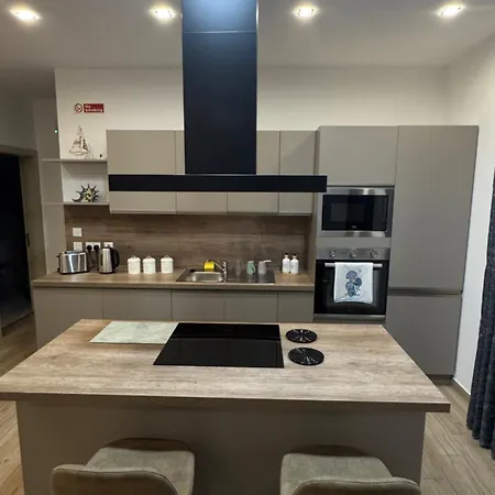 Apartament Varka - Modern Family Friendly And Accessible For *