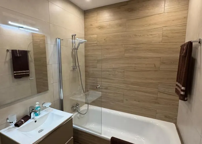 Apartament Varka - Modern Family Friendly And Accessible For *