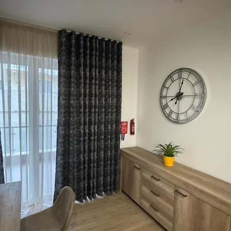 Varka - Modern Family Friendly And Accessible For Διαμέρισμα *