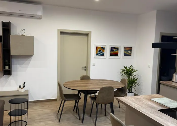 Apartment Varka - Modern Family Friendly And Accessible For *