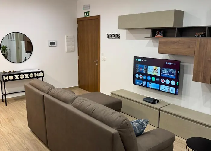 Varka - Modern Family Friendly And Accessible For 마르사실로크