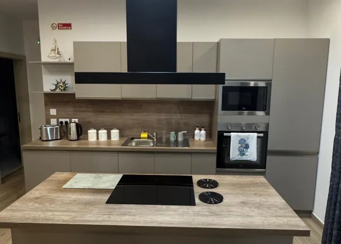 Apartment Varka - Modern Family Friendly And Accessible For *